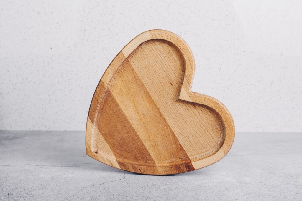 Фото №1 wooden dish "Heart" 25x25 cm.